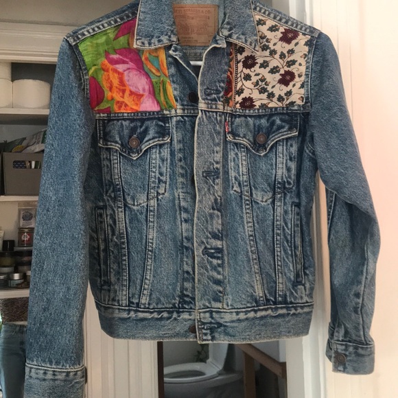 Levi’s Jean Jacket - Picture 1 of 3